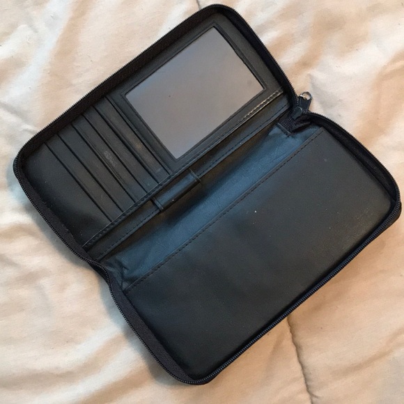 Two Wallets One Price - Picture 3 of 6